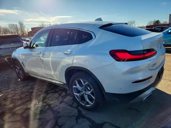 5UX33DT05N9J98714 2022 BMW X4 - Image 2