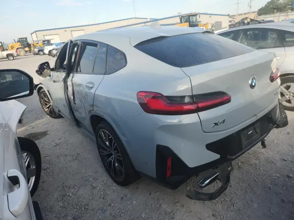 5UX33DT05N9K58717 2022 BMW X4 - Image 2