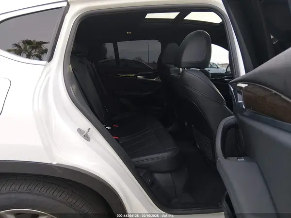 5UX33DT05N9K82659 2022 BMW X4 - Image 8