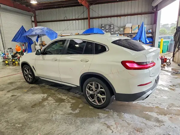 5UX33DT05N9M14965 2022 BMW X4 - Image 2