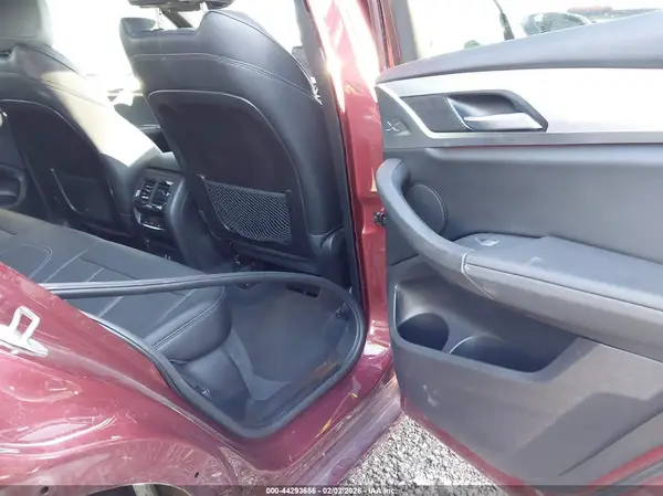 5UX33DT05P9R00937 2023 BMW X4 - Image 8