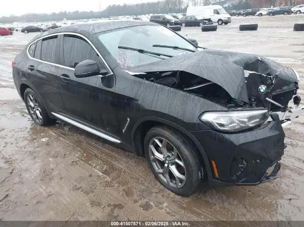 5UX33DT05P9R43464 2023 BMW X4 - Image 1