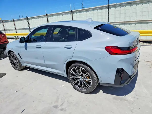 5UX33DT05R9U36292 2024 BMW X4 - Image 2