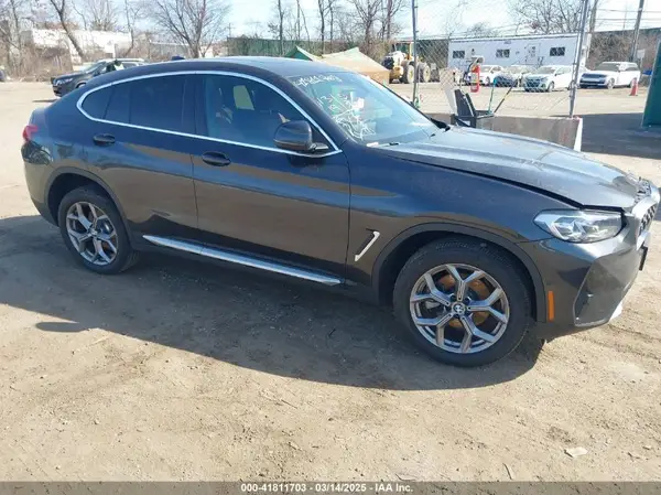 5UX33DT05R9X55093 2024 BMW X4 - Image 1