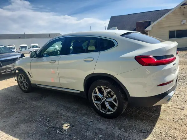 5UX33DT05S9Y19316 2025 BMW X4 - Image 2