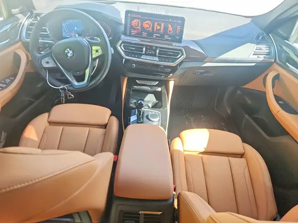 5UX33DT05S9Y19316 2025 BMW X4 - Image 8