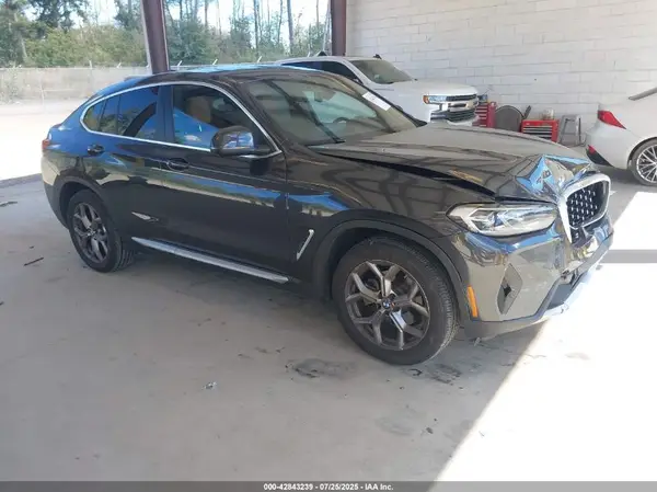 5UX33DT06N9K50660 2022 BMW X4 - Image 1