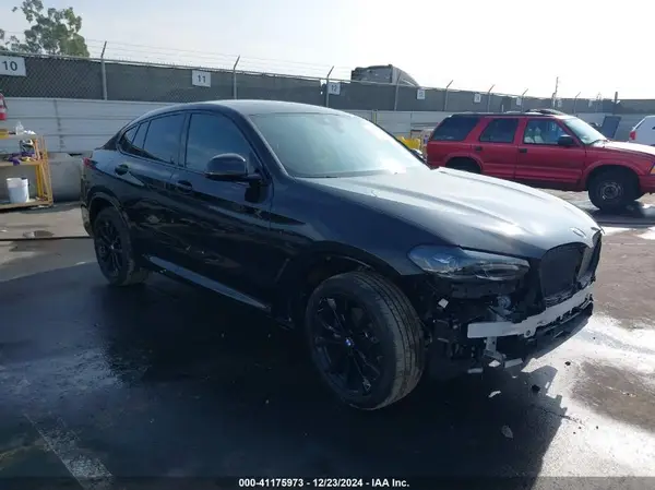 5UX33DT06P9T14070 2023 BMW X4 - Image 1