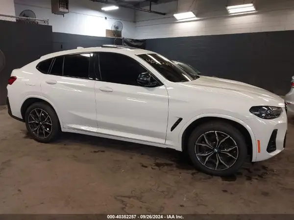 5UX33DT06R9U63095 2024 BMW X4 - Image 1