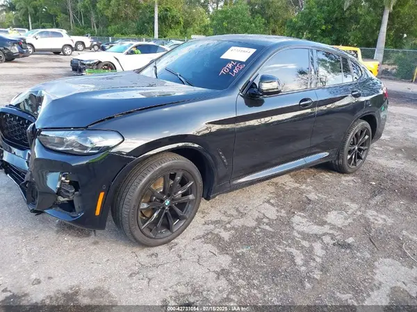 5UX33DT06S9X74886 2025 BMW X4 - Image 2