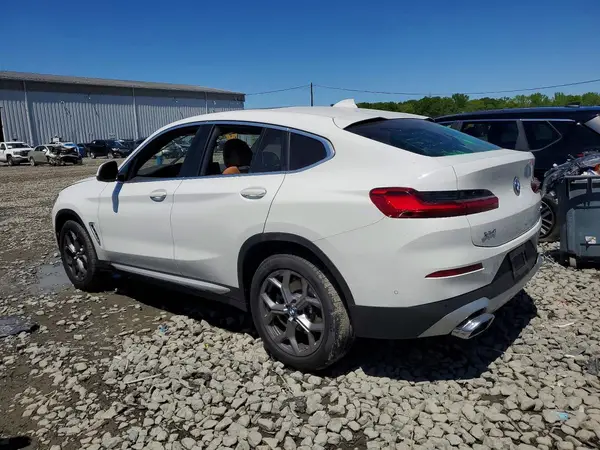 5UX33DT07S9157576 2025 BMW X4 - Image 2