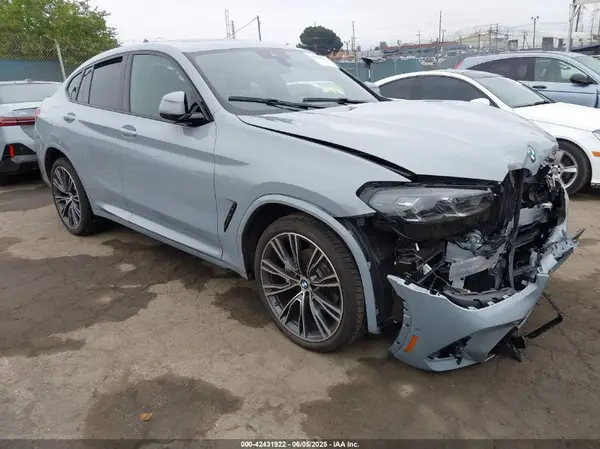 5UX33DT07S9X69129 2025 BMW X4 - Image 1