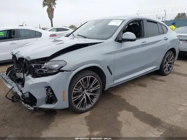 5UX33DT07S9X69129 2025 BMW X4 - Image 2