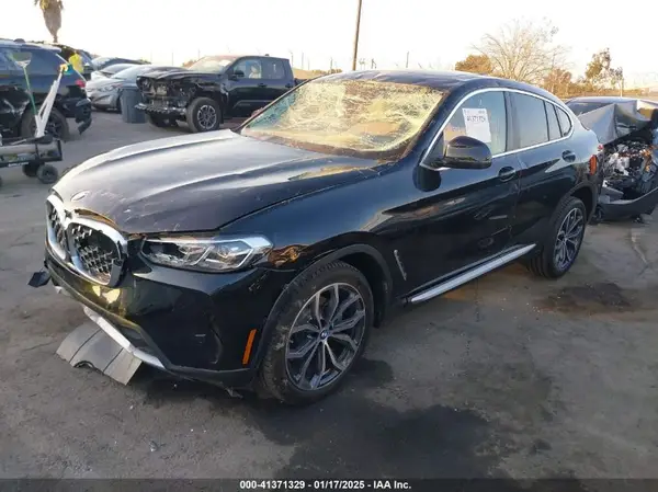 5UX33DT07S9Y65925 2025 BMW X4 - Image 2