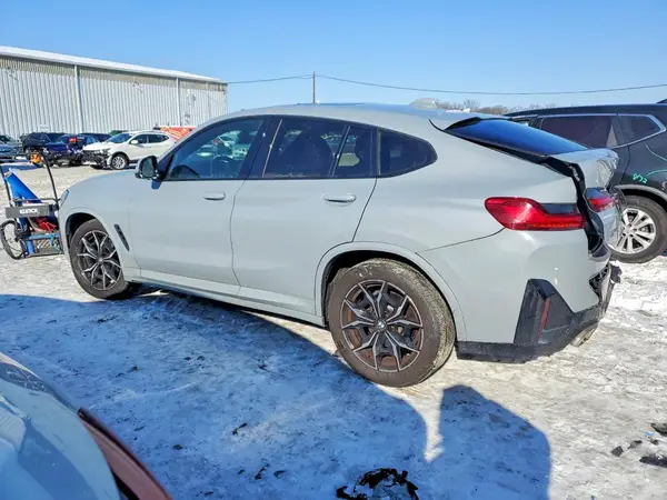 5UX33DT08N9J32688 2022 BMW X4 - Image 2