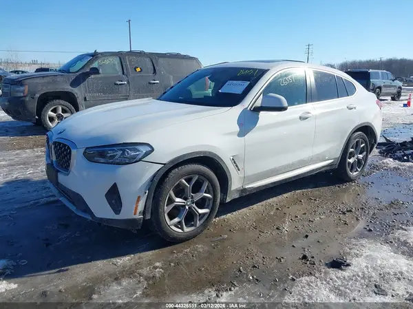5UX33DT08N9K86186 2022 BMW X4 - Image 2