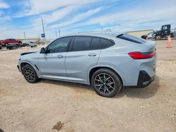 5UX33DT08R9T51673 2024 BMW X4 - Image 2