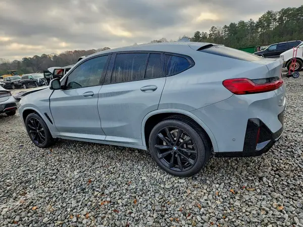 5UX33DT08R9U45262 2024 BMW X4 - Image 2