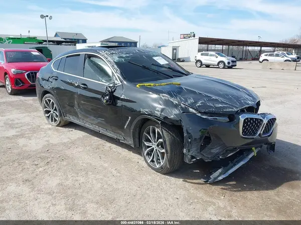 5UX33DT09N9J29170 2022 BMW X4 - Image 1