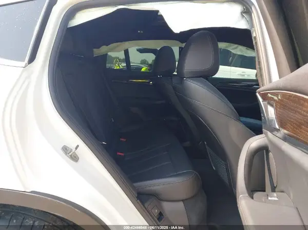 5UX33DT09N9M95629 2022 BMW X4 - Image 8