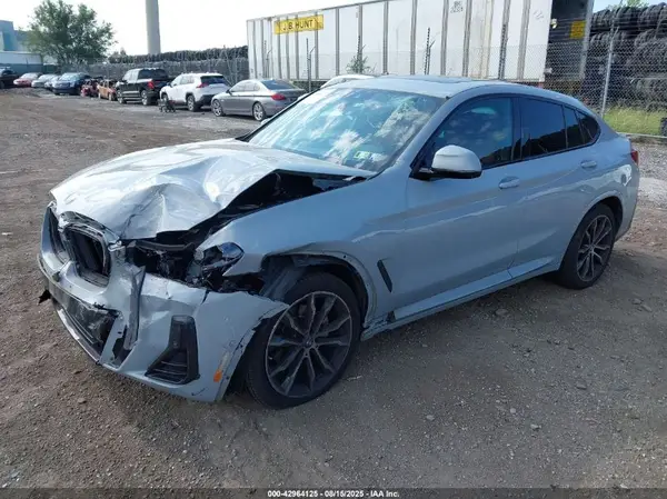 5UX33DT09N9N17256 2022 BMW X4 - Image 2