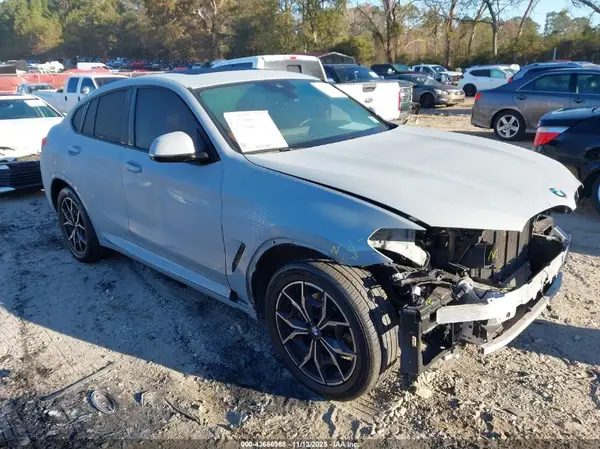5UX33DT09P9P11689 2023 BMW X4 - Image 1