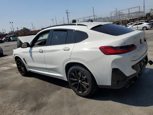 5UX33DT09R9T48555 2024 BMW X4 - Image 2