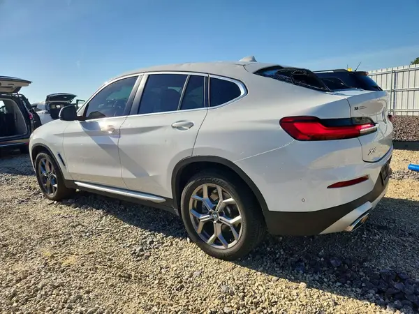 5UX33DT09R9T74413 2024 BMW X4 - Image 2