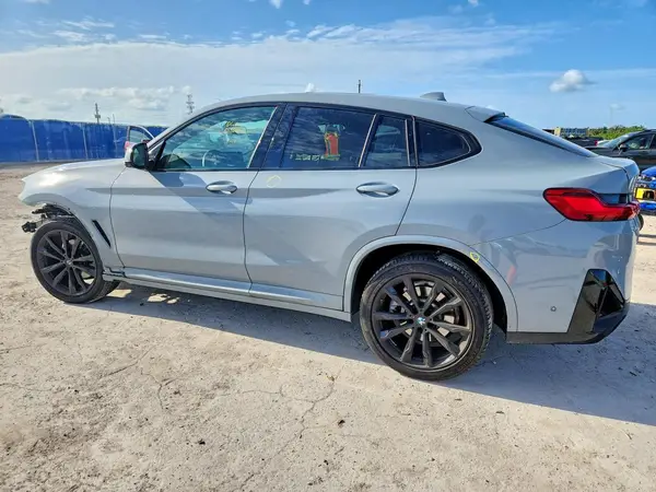 5UX33DT09R9U40913 2024 BMW X4 - Image 2