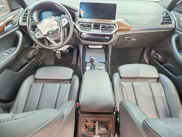 5UX33DT09R9V05727 2024 BMW X4 - Image 8
