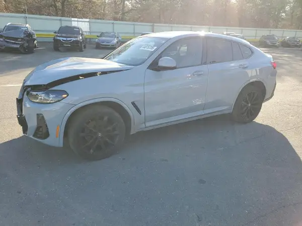 5UX33DT09R9V23869 2024 BMW X4 - Image 1