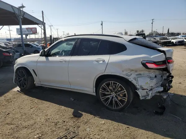 5UX33DT09R9W50136 2024 BMW X4 - Image 2