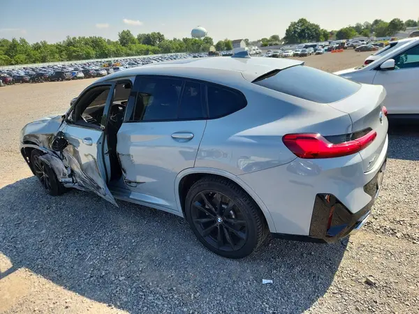 5UX33DT0XN9L15123 2022 BMW X4 - Image 2