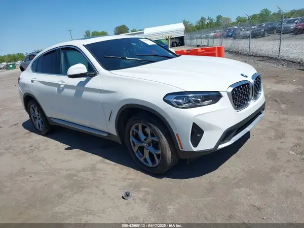 5UX33DT0XP9R92675 2023 BMW X4 - Image 1