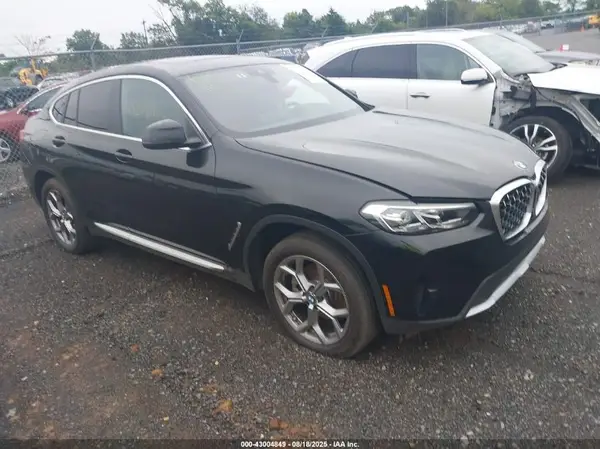 5UX33DT0XS9Z76047 2025 BMW X4 - Image 1