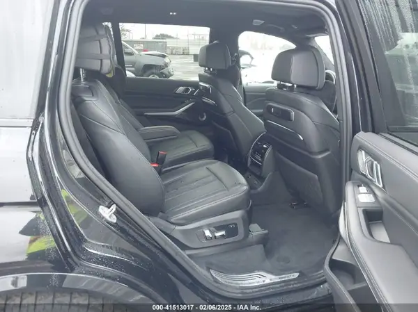 5UX33EM00P9R04608 2023 BMW X7 - Image 8