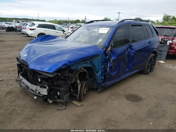 5UX33EM00R9T36170 2024 BMW X7 - Image 2