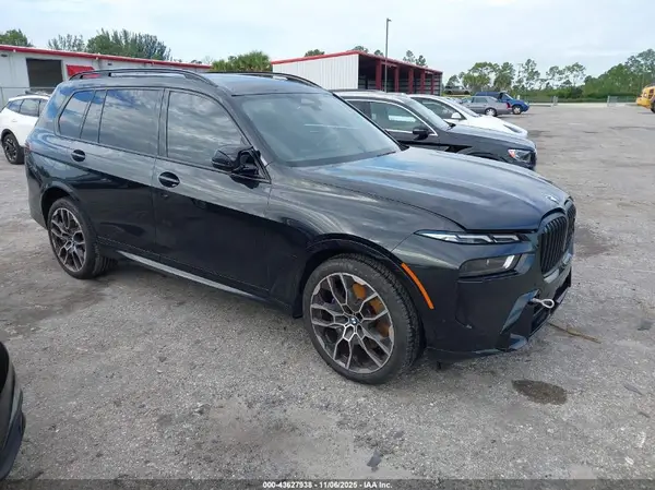 5UX33EM00R9T52420 2024 BMW X7 - Image 1