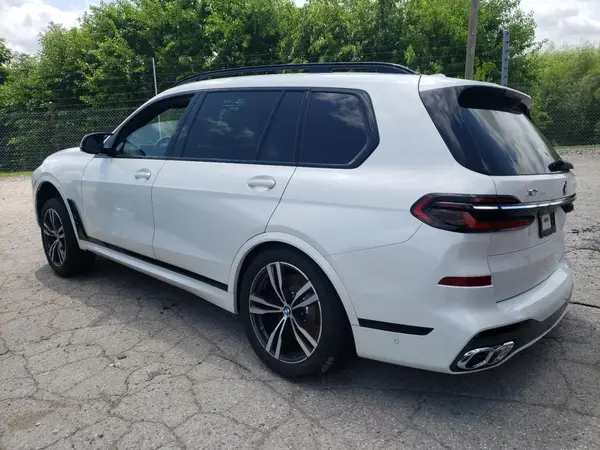 5UX33EM00S9X73981 2025 BMW X7 - Image 2