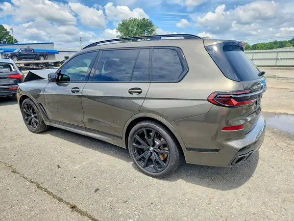 5UX33EM00T9297068 2026 BMW X7 - Image 2