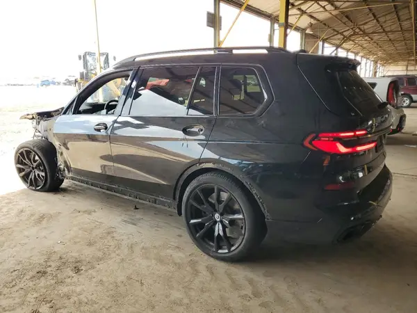 5UX33EM01P9N65972 2023 BMW X7 - Image 2