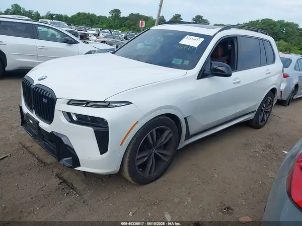 5UX33EM01S9Y36537 2025 BMW X7 - Image 2