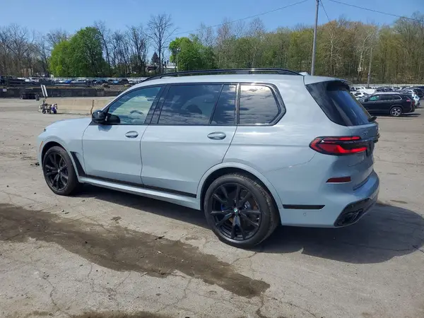 5UX33EM01T9075431 2026 BMW X7 - Image 2