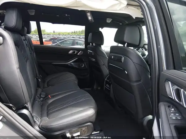 5UX33EM01T9300057 2026 BMW X7 - Image 8