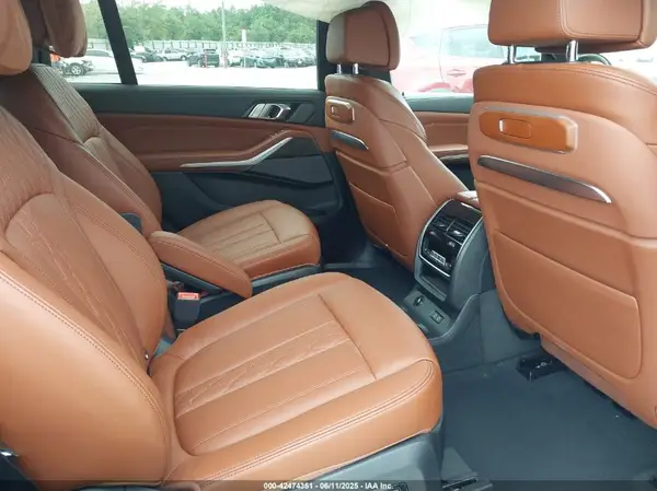 5UX33EM02P9N87608 2023 BMW X7 - Image 8