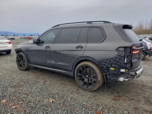 5UX33EM02S9W30109 2025 BMW X7 - Image 2