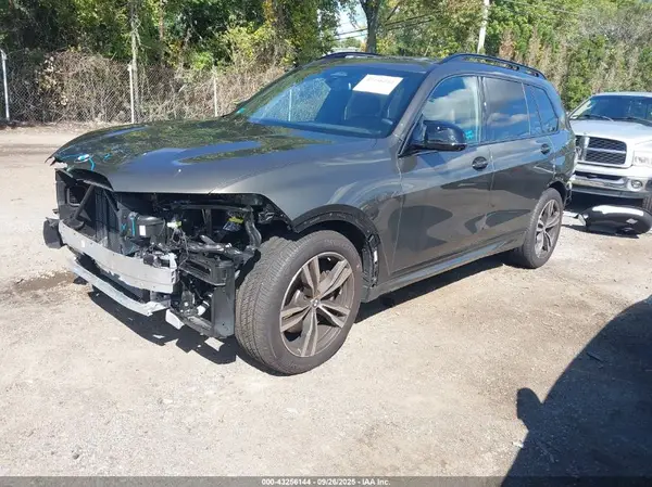 5UX33EM02S9W92626 2025 BMW X7 - Image 2
