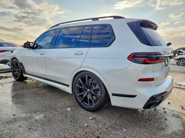 5UX33EM02S9X10235 2025 BMW X7 - Image 2