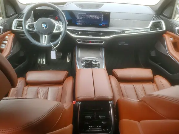 5UX33EM02S9X77515 2025 BMW X7 - Image 8