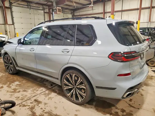 5UX33EM02S9Y23621 2025 BMW X7 - Image 2
